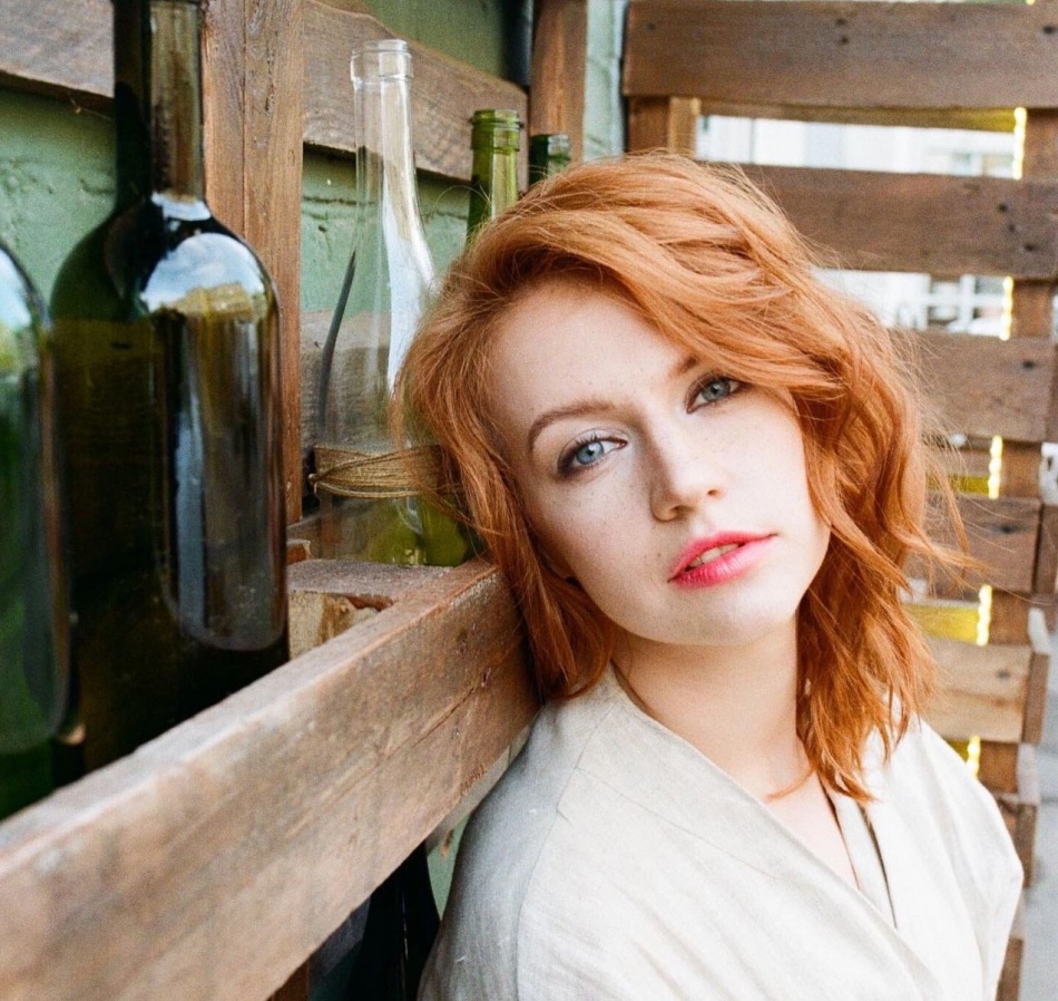 «Куба — «любовь моя», я читала взахлёб подряд все серии»: Екатерина Шумакова о съёмках в сериале, еде из придорожного кафе и Петербурге